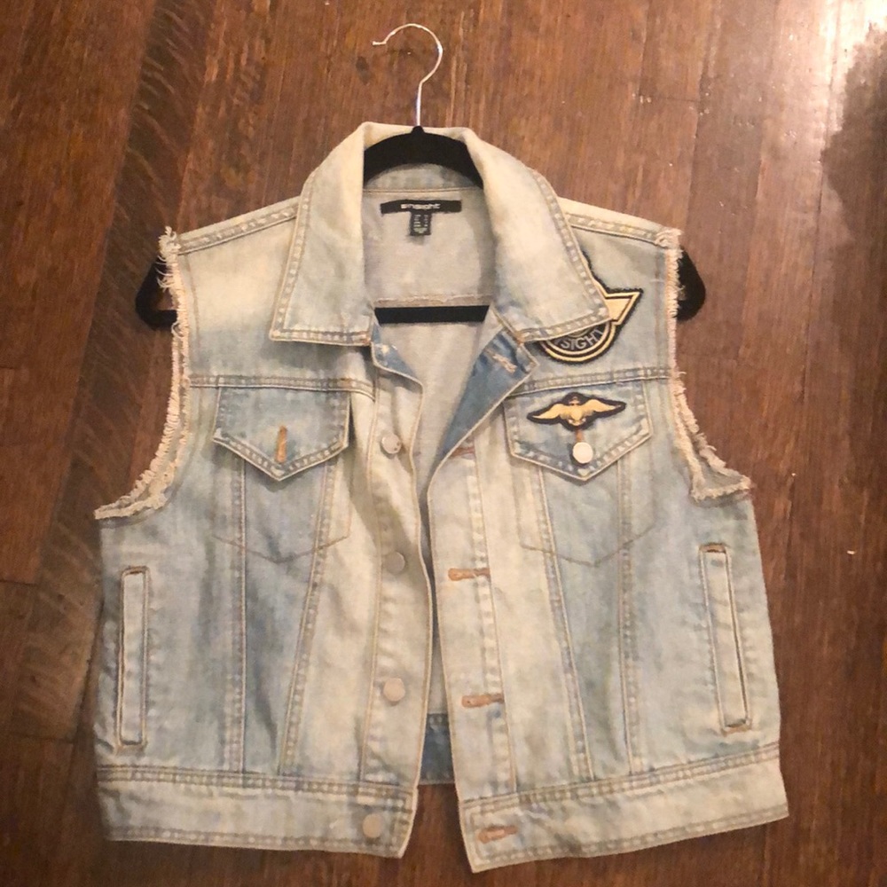 Insight denim vest with patches